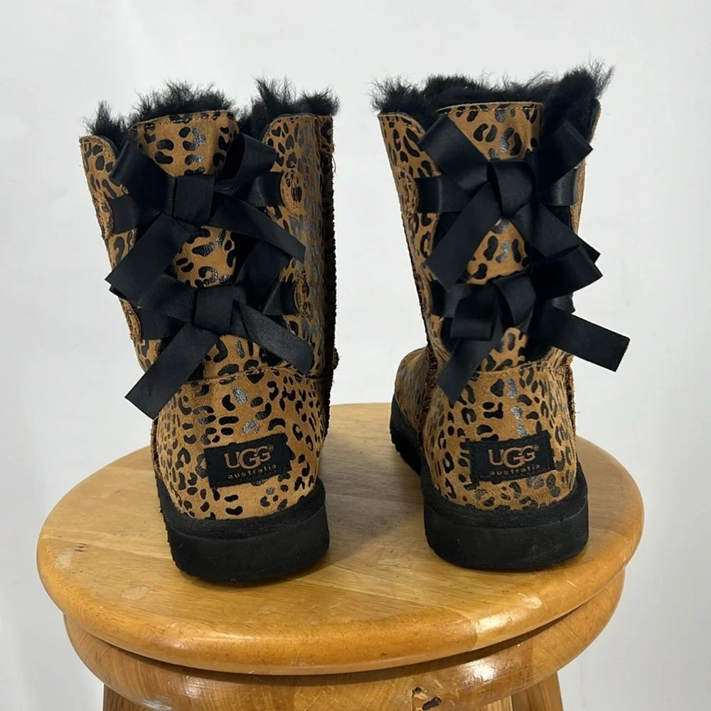 Ugg Australia Bailey Bow Leopard Print black lining Sheepskin Leather Boots 6